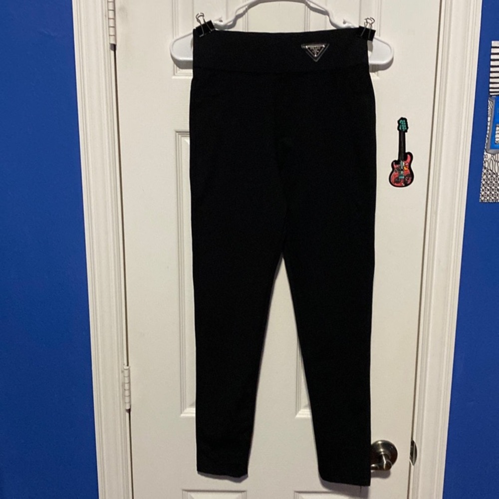 Beautiful black legging never used without tag. Excellent fabric fit size S.